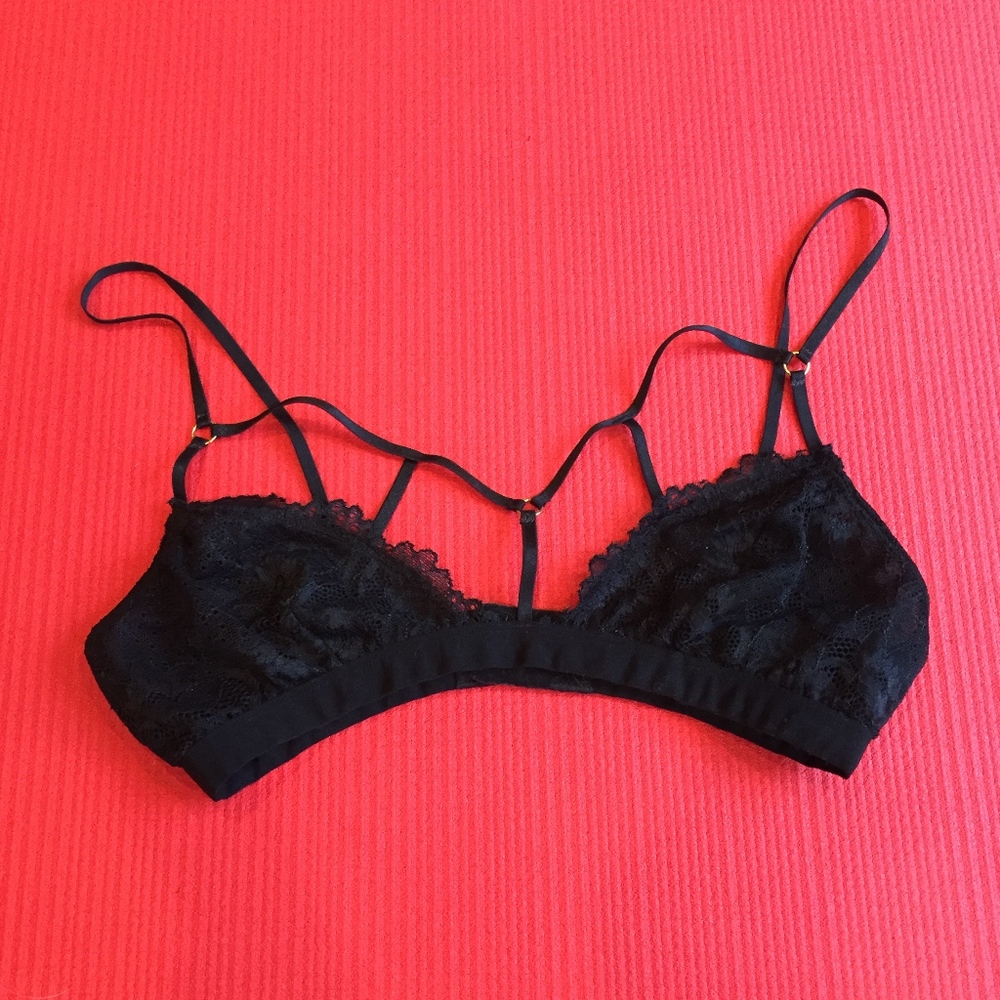 Black Lace Cage Bralette ✨📦 - Picture 2 of 2